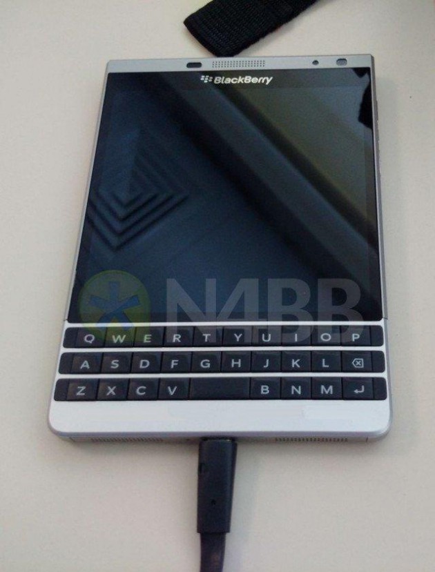 blackberry-oslo-front-640x842