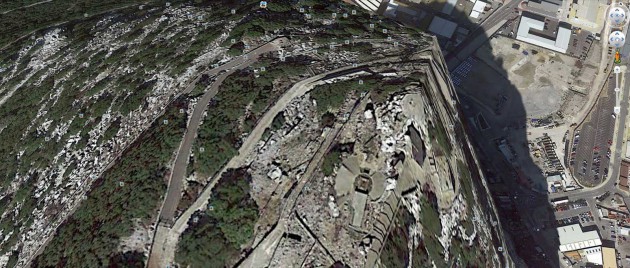 Wenn es funktioniert, ist es grandios: die Navigation in Google Earth. Wer erkennt den bekannten Felsen auf dem Bild?