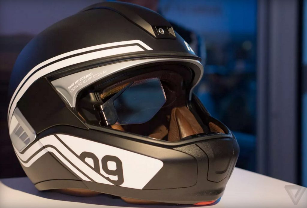 BMW zeigt Motorrad-Helm mit Head-Up Display