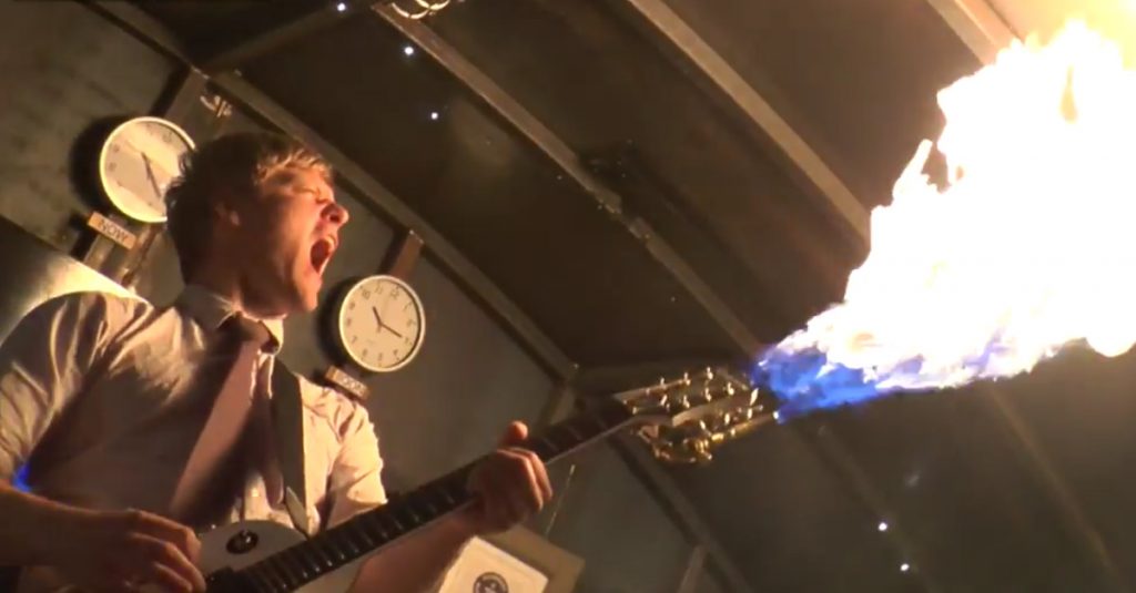 Intel Curie inside: Arduino-gesteuerte E-Gitarre mit Flammenwerfer