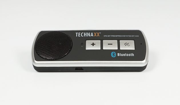 Test Technaxx Bluetooth KFZ-Freisprecheinrichtung BT-X22 Frontansicht schraeg