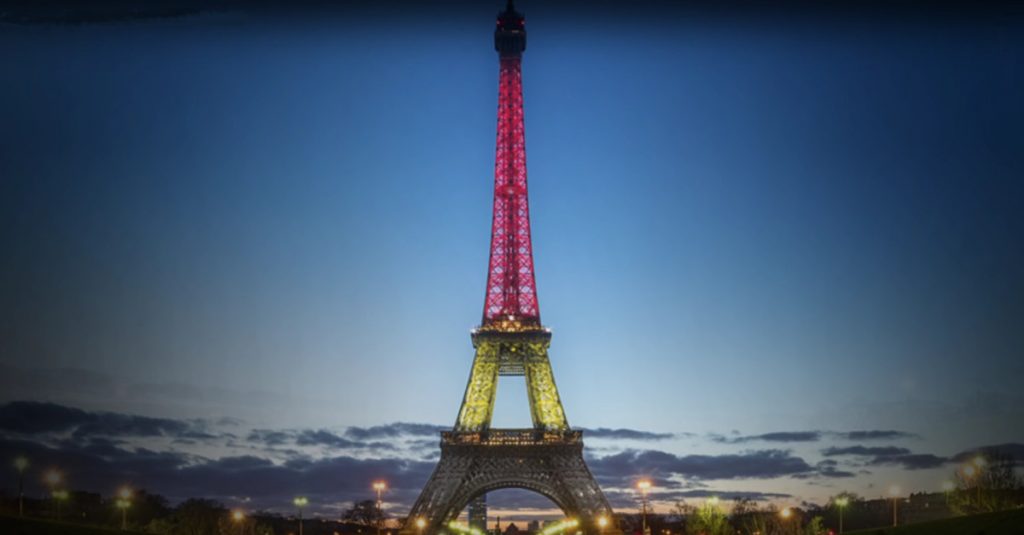 EURO 2016: Eiffelturm illuminieren per Facebook & Co.