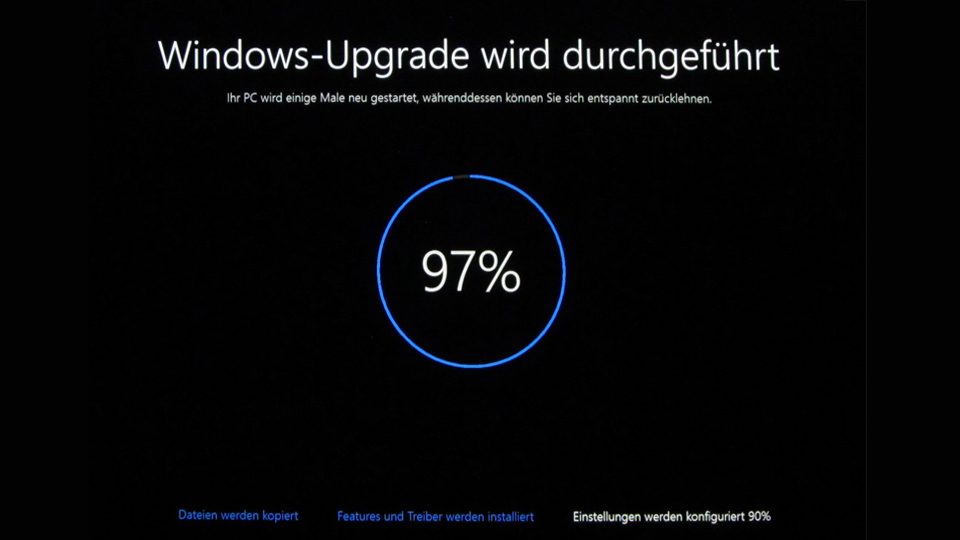 Upgrade auf Windows 10 läuft (97%)