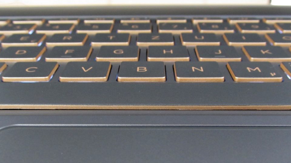 HP-Spectre-13-v002ng–tastatur-2
