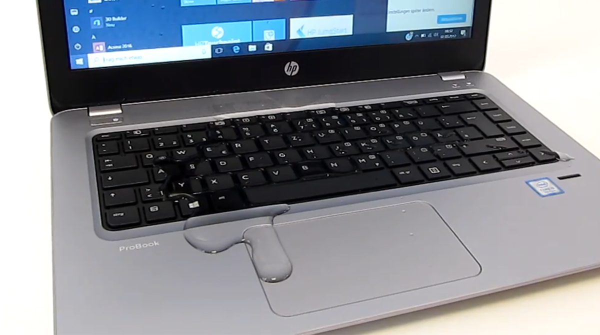 Kaffee oder Wasser über das Notebook gekippt? So rettest du das Gerät