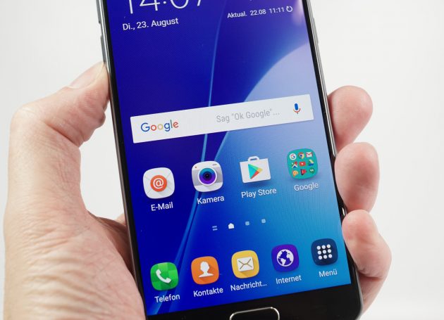 Samsung Galaxy A5 2016 Display in Hand