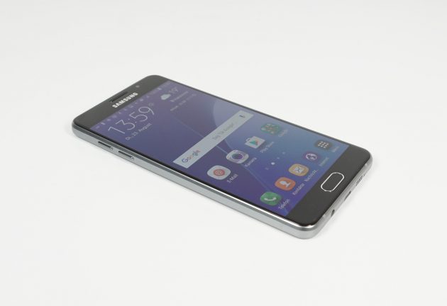 Samsung Galaxy A5 2016 seitlich liegend Display ein