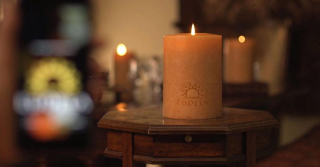 LuDela: Echte Kerze mit Smartphone-Anbindung und Sicherheitssystem