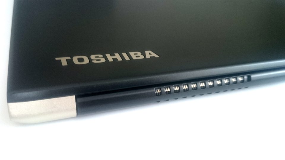 Toshiba-Tecra-X40-Gehaeuse_4