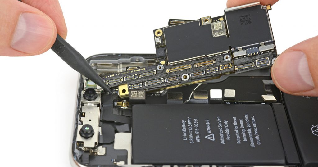 iPhone X im Teardown und mit transparenter Rückseite