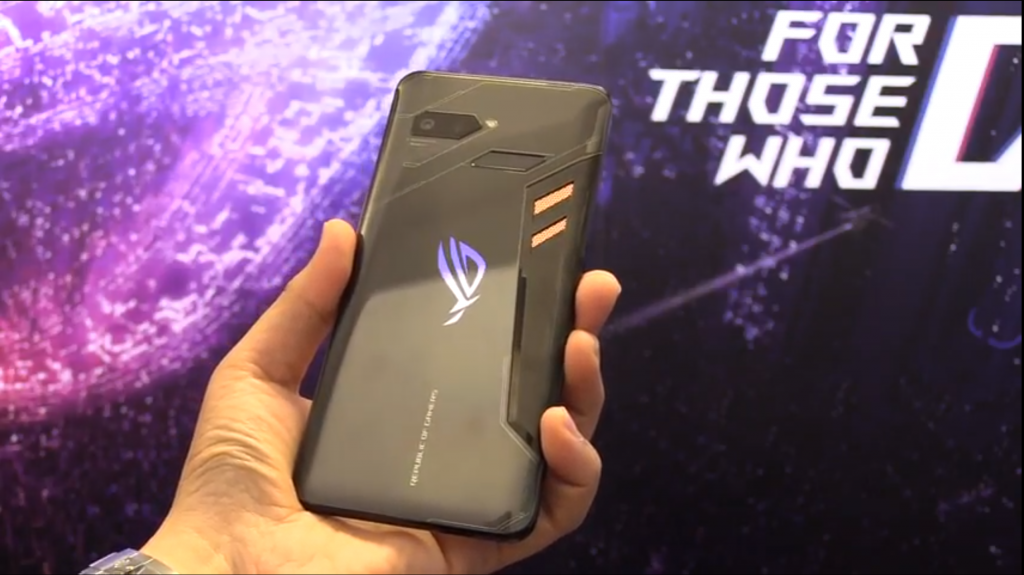 ASUS ROG Phone – Smartphone für Gamer mit aktivem Lüfter und viel Zubehör