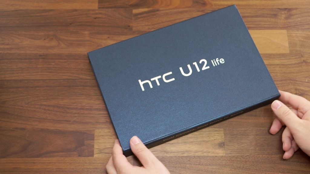 Mittelklasse-Smartphone: HTC U12 life ausgepackt
