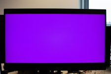 MSI MAG 272 Colorshift Front Violett