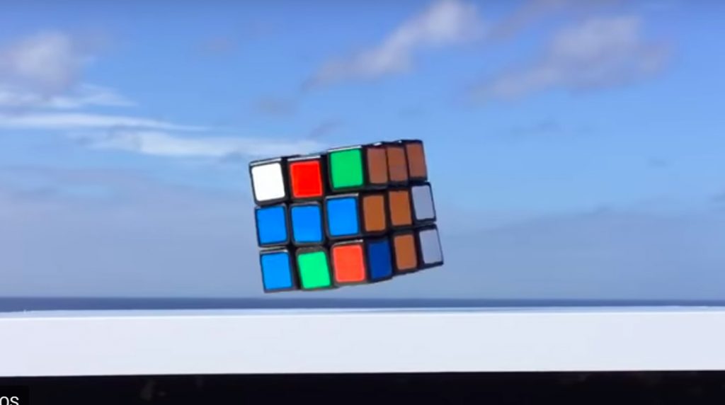 Video: Rubic Cube löst sich selbst