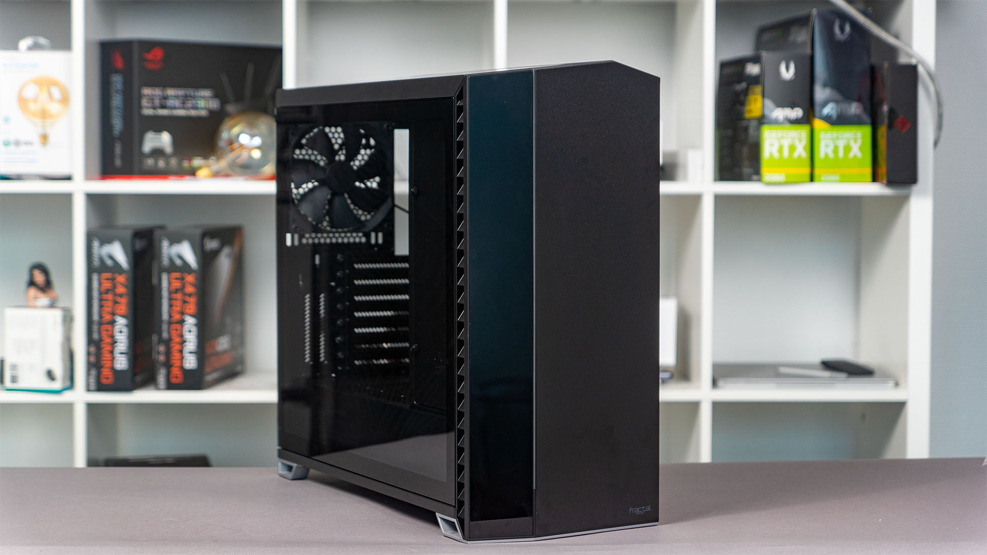 Fractal Design Vector RS Blackout Dark TG – Bewährtes bleibt sehr gut