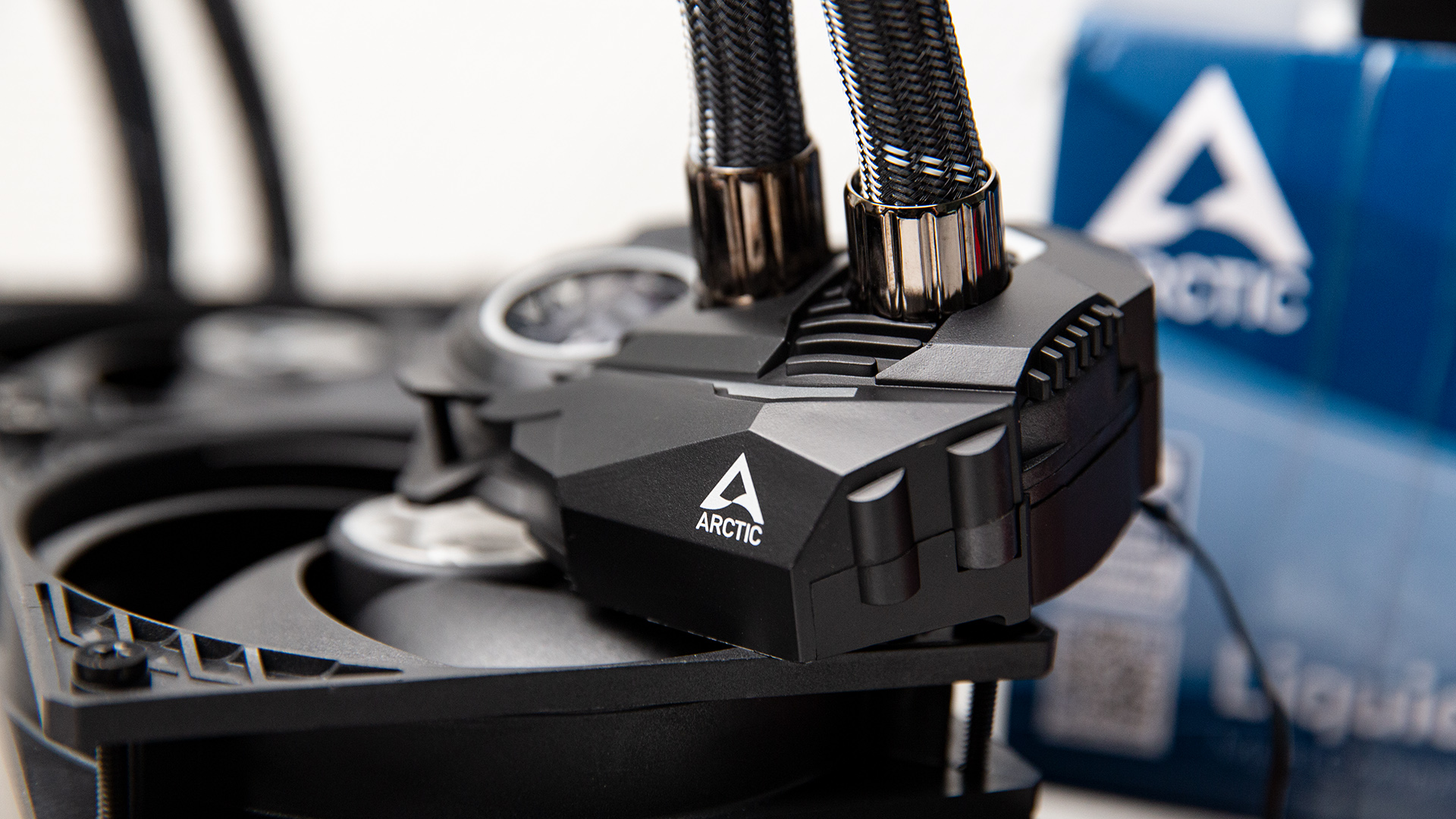 Arctic Liquid Freezer II 240 & 360 mm im Test: Günstige AiO für Einsteiger und Overclocker