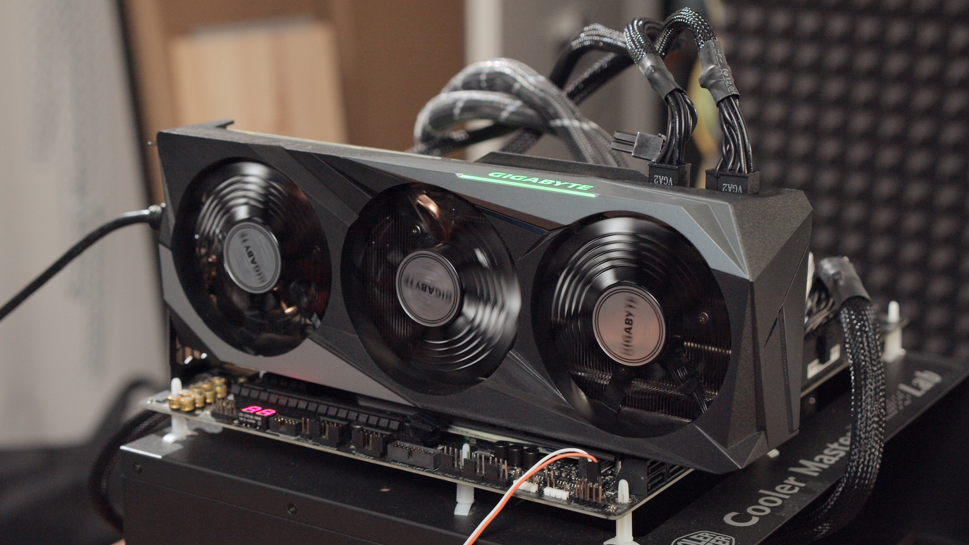 Nvidia Geforce RTX 40: Gerüchte zu Titan-Grafikkarte mit 48GB VRAM & 900 Watt