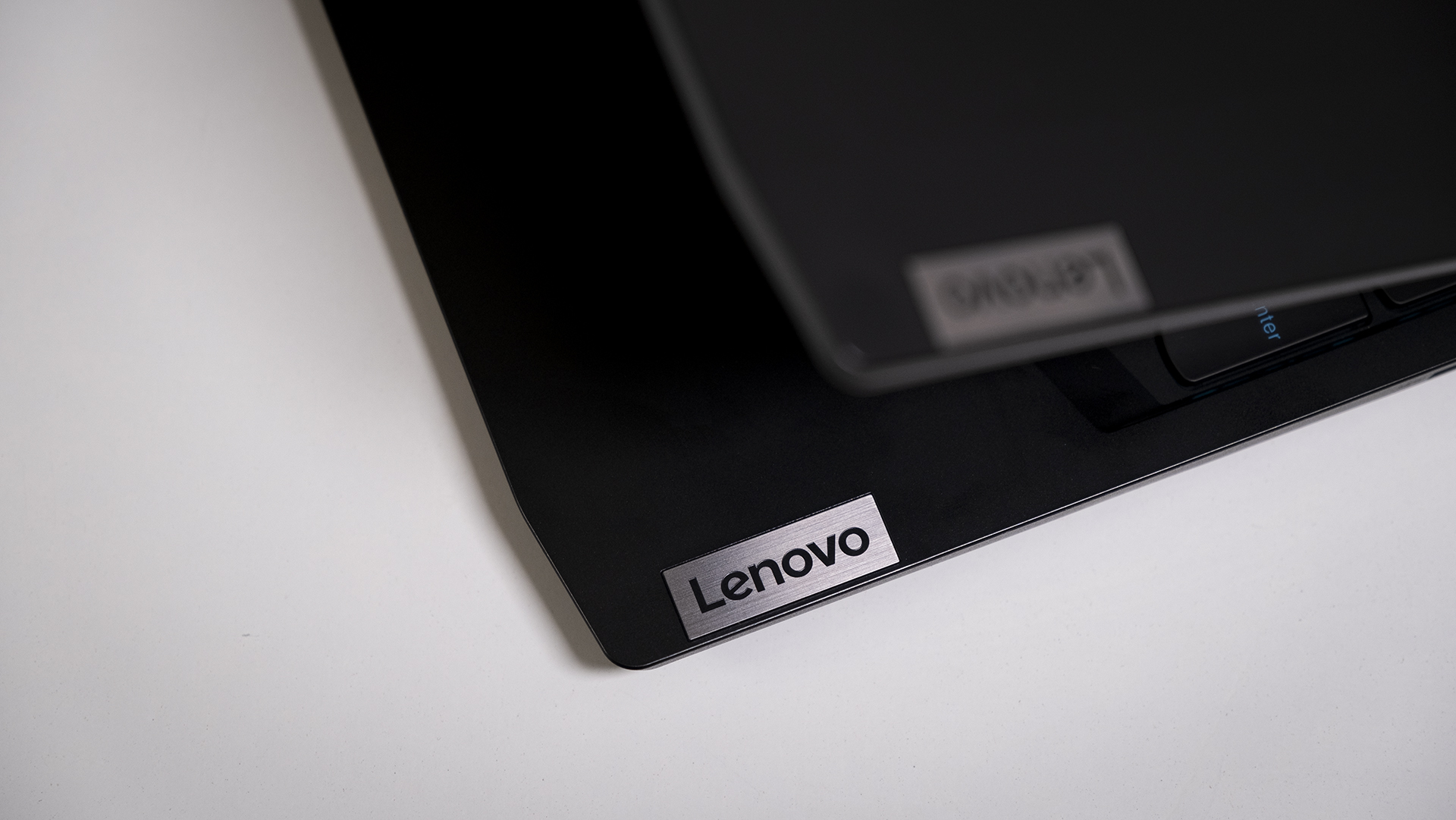 Lenovo IdeaPad Gaming 3 AMD Detail Logo Deckel Logo Innen