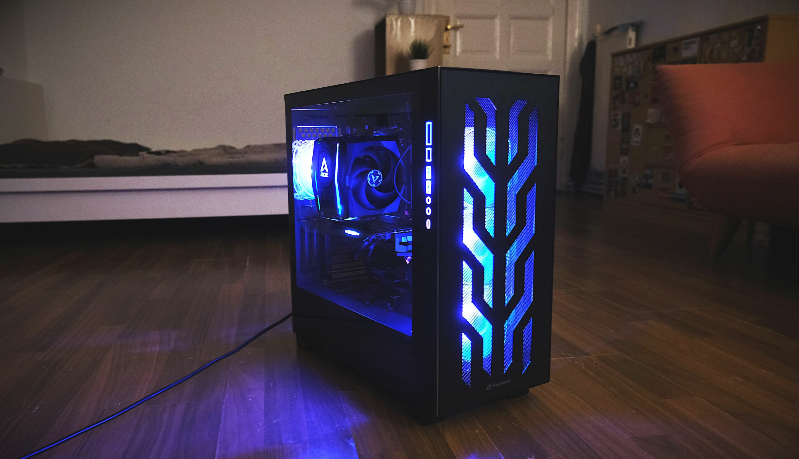 Sharkoon ELITE SHARK CA300T: Markanter Gaming-Tower mit mächtig viel Platz