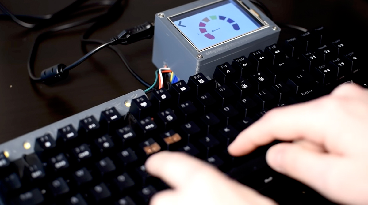 Zehn-Finger-Schreiben: YouTuber baut Elektroschock-Tastatur