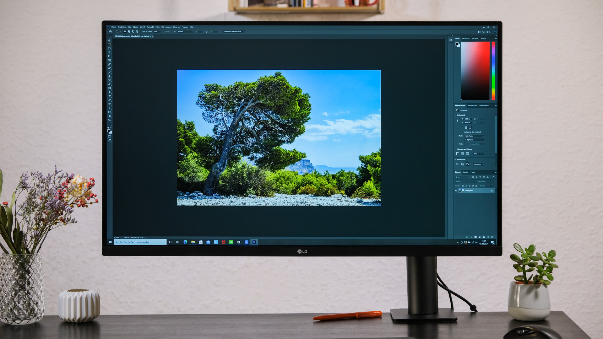 LG 32UN880-B Ergo Ultrafine Monitor Test Review Photoshop Frontal