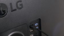 LG 32UN880-B Ergo Ultrafine Monitor Test Review USB-C Laden 1