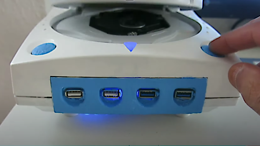 Case Mod: Computer mit AMD Ryzen-APU in einer Sega Dreamcast