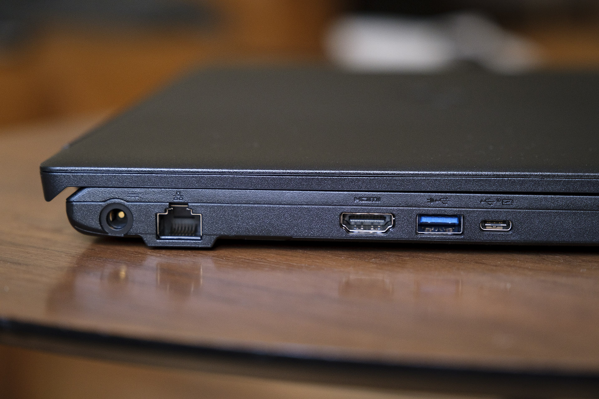 Fujitsu LifeBook A3510 Intel Core i3 Ports links USB C