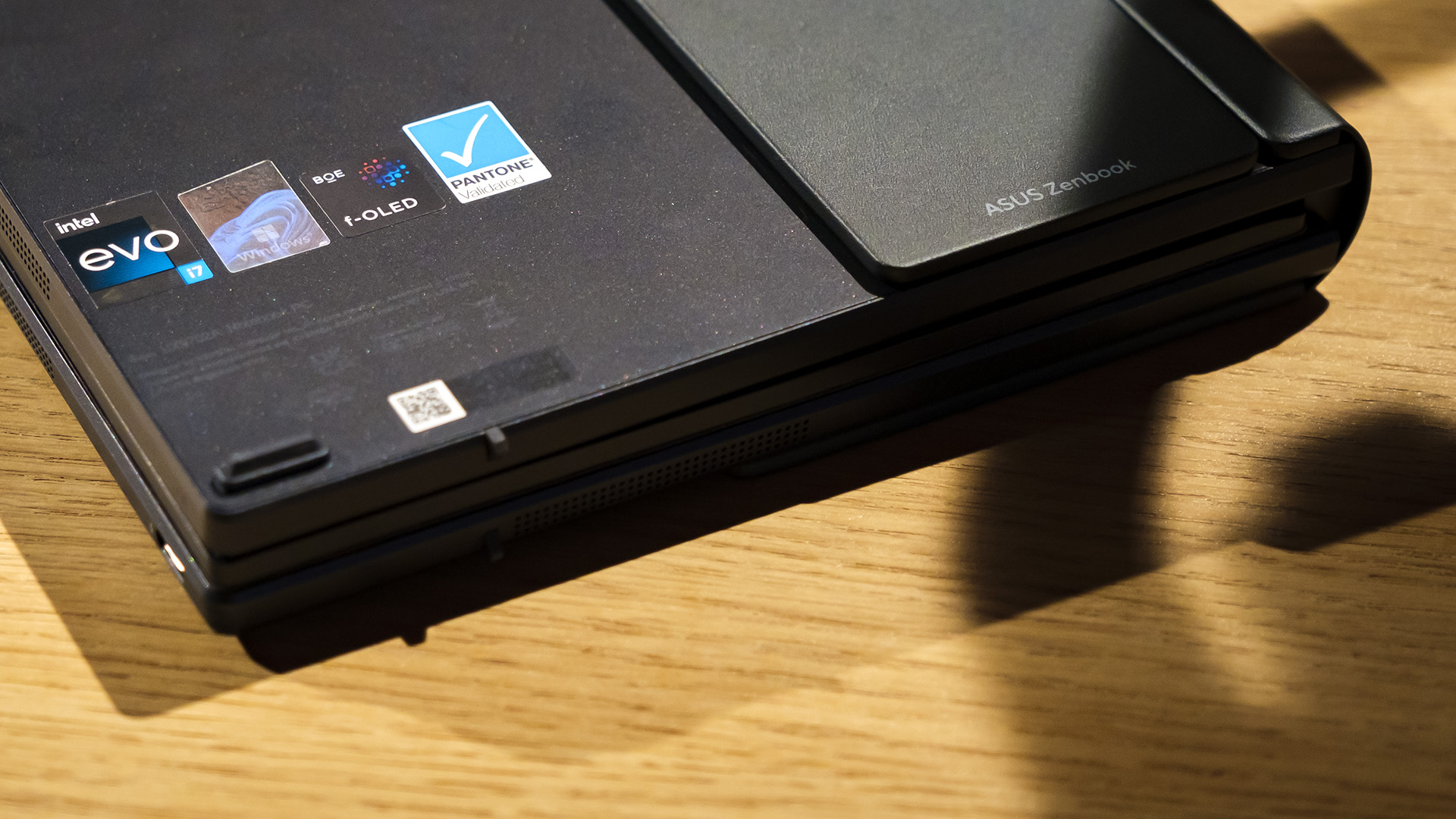Asus Zenbook 17 Fold OLED Flex Logos