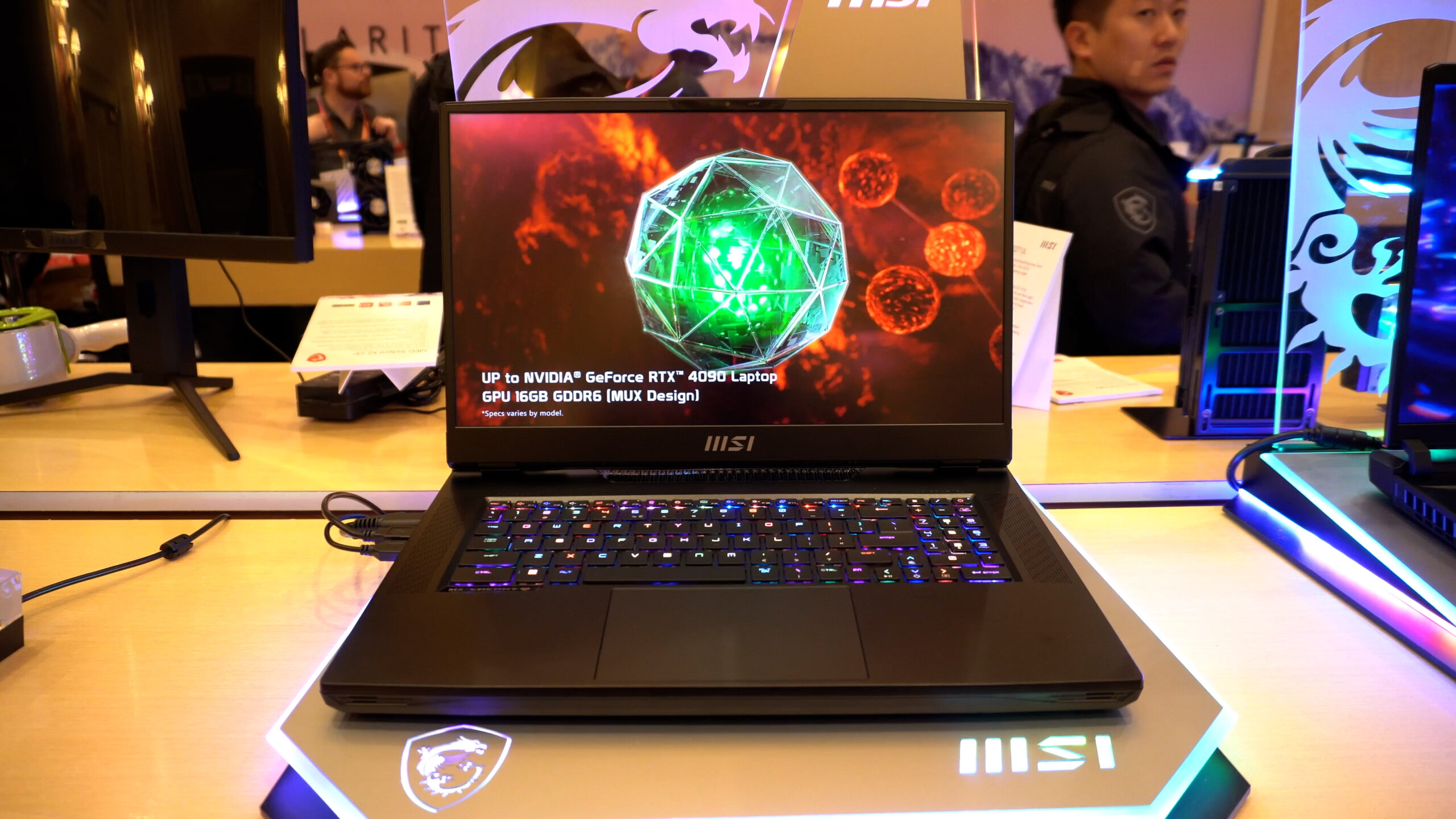 Extreme Leistung im 17,3“-Notebook: MSI Titan GT77 HX auf der CES 2023 im Hands-On