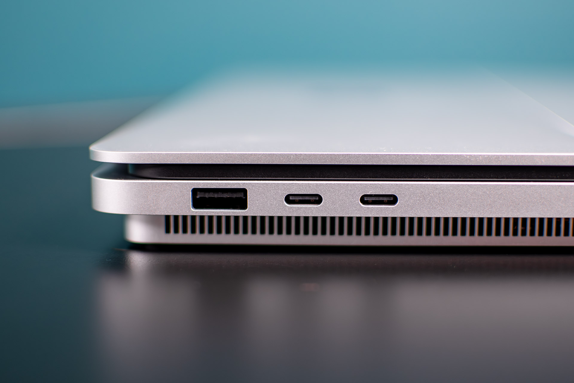 Surface Studio Laptop 2 Blog Review Anschlüsse links