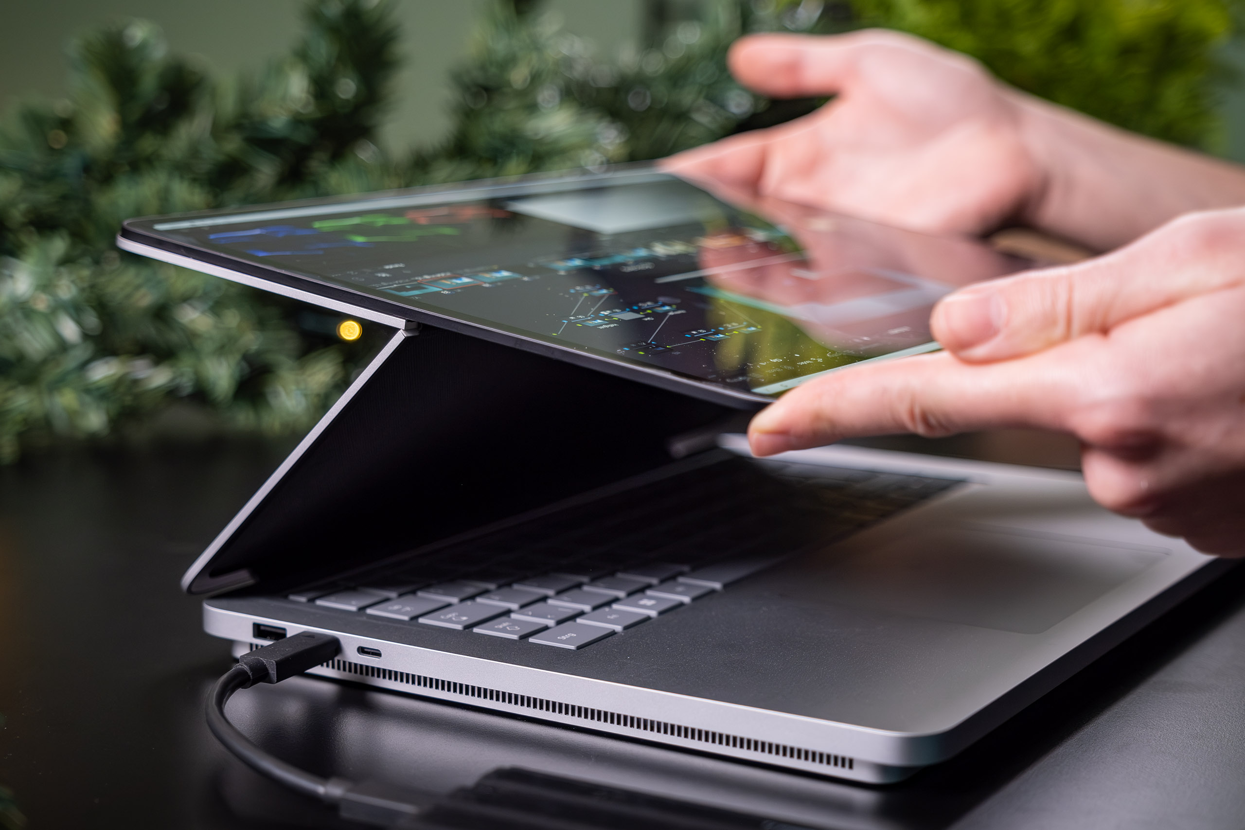 Surface Studio Laptop 2 Blog Review Scharnier