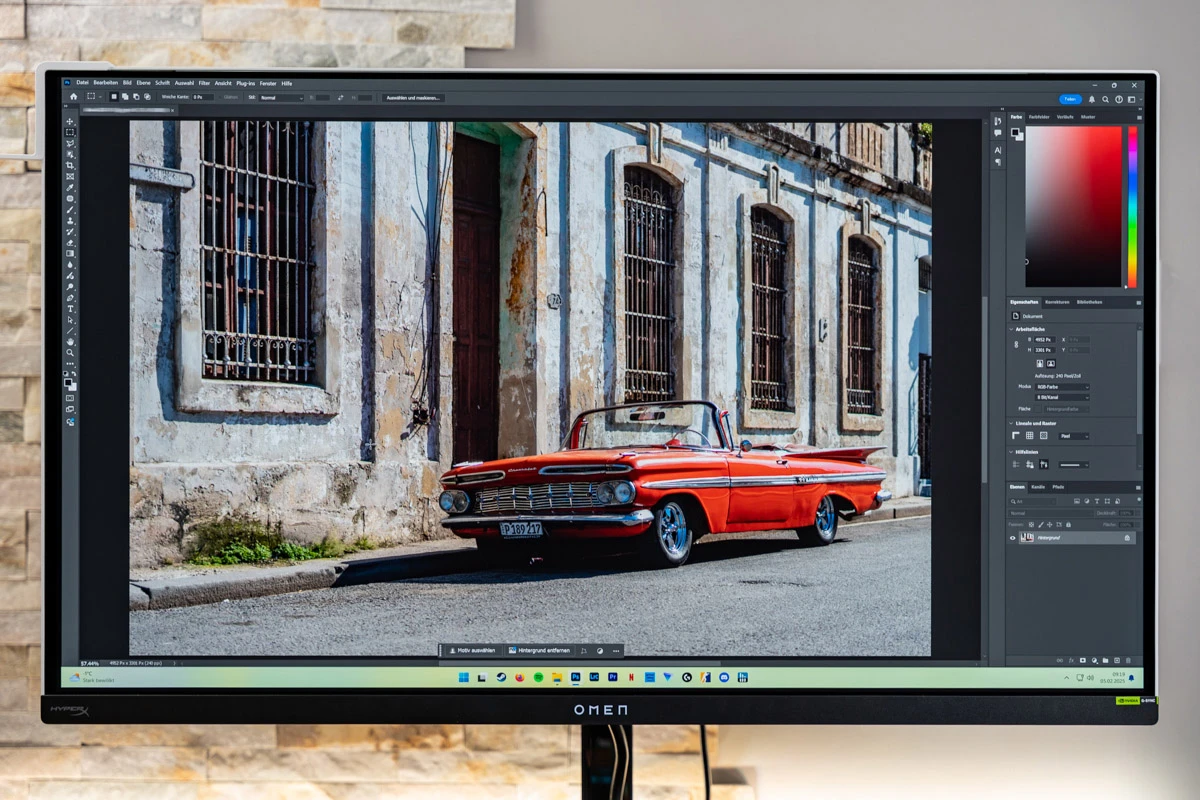 Bildbearbeitung mit Adobe Photoshop auf dem Monitor