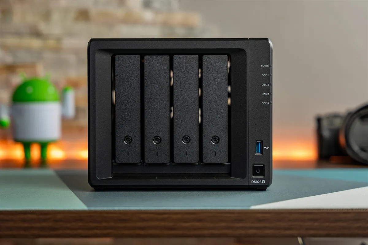 Synology NAS auf einem Tisch