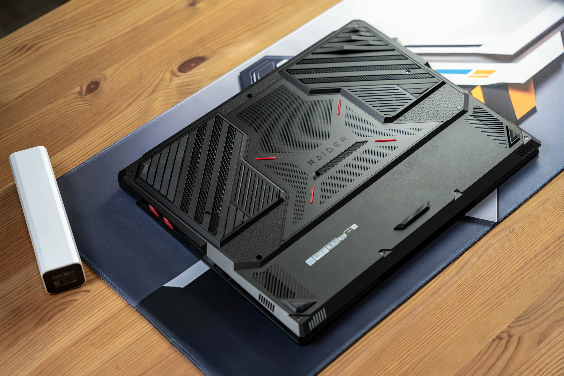 MSI Raider 18 HX Unterseite