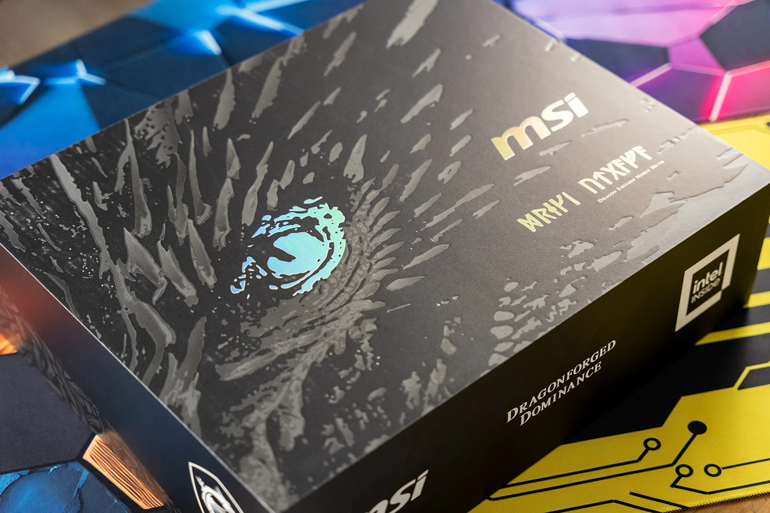 Das MSI Titan 18 HX Verpackung