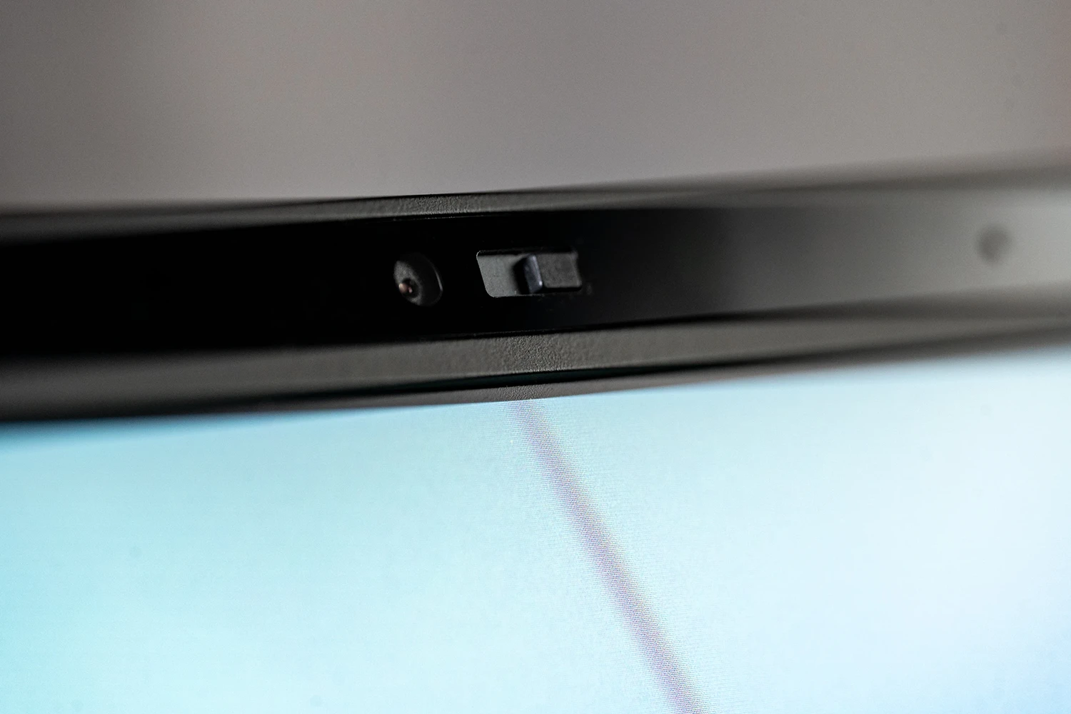 Das MSI Titan 18 HX Webcam mit Verriegelung