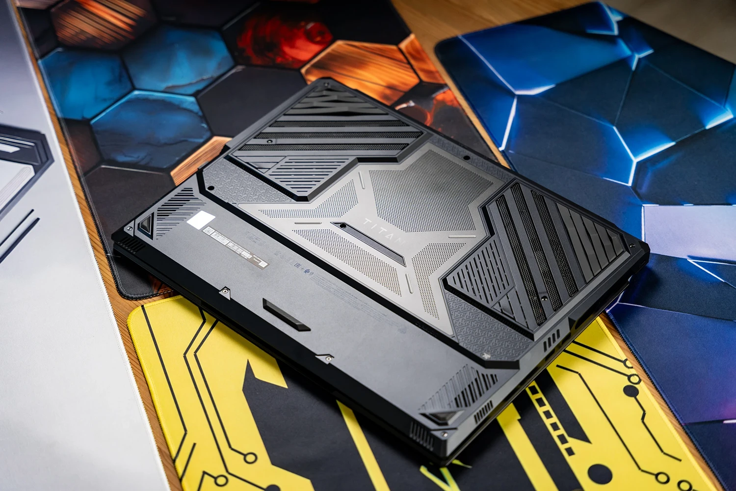 Das MSI Titan 18 HX Unterseite
