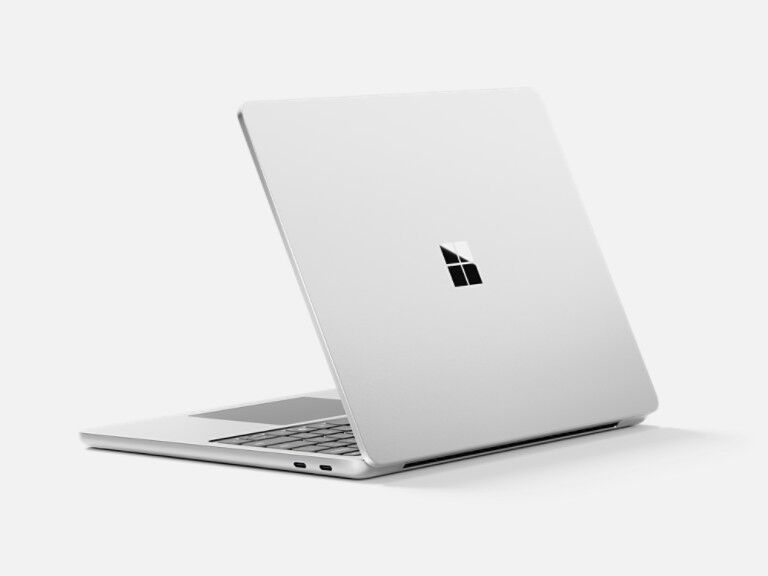 Der Deckel des Surface Laptop wird nur von einem Microsoft-Logo verziert