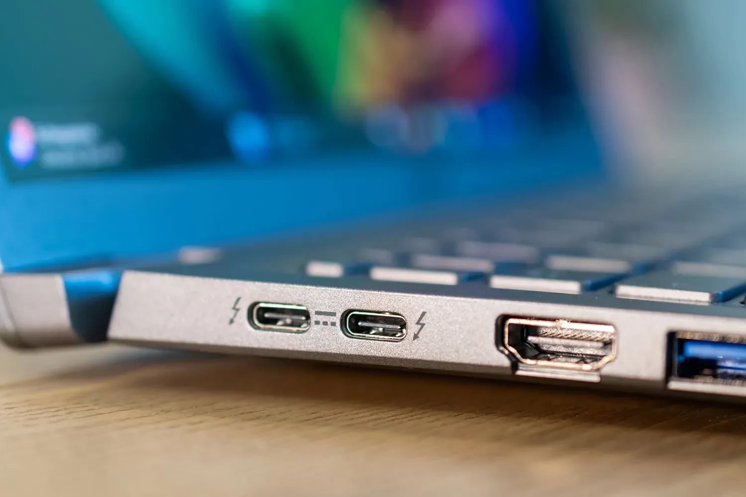 Nahaufnahme der Thunderbolt 4-Anschlüsse