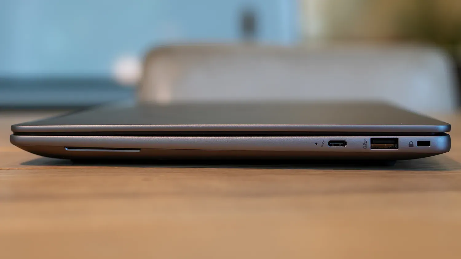 ZBook Ultra zugeklappt, Nahaufnahme der rechten Seite