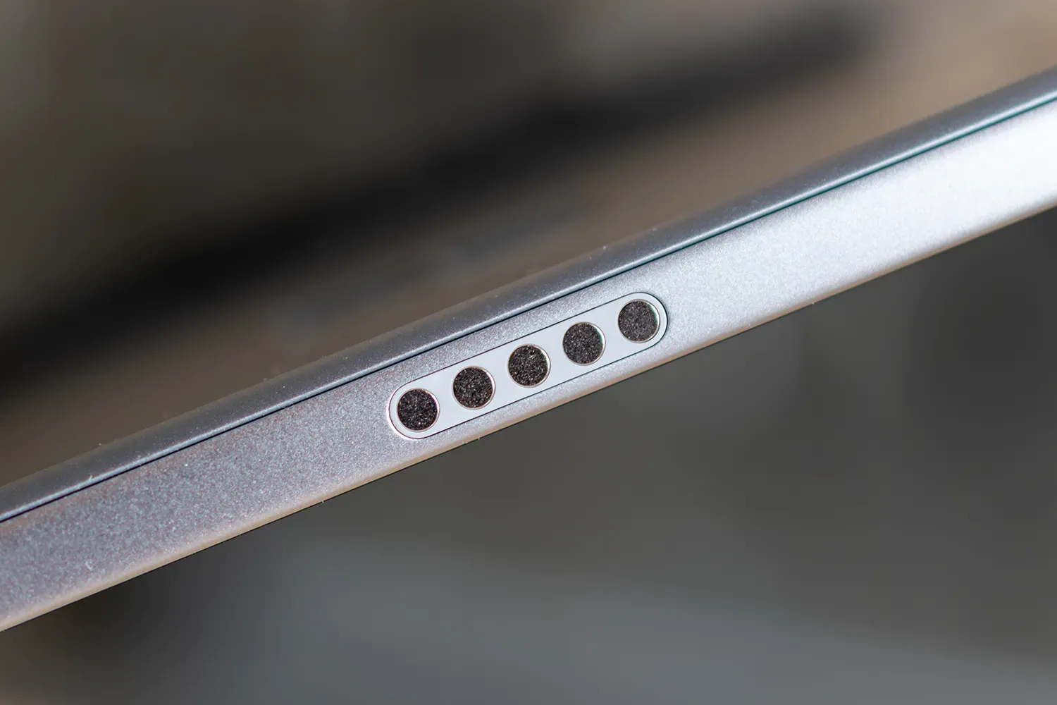 Nahaufnahme Anschlusspins Tastatur