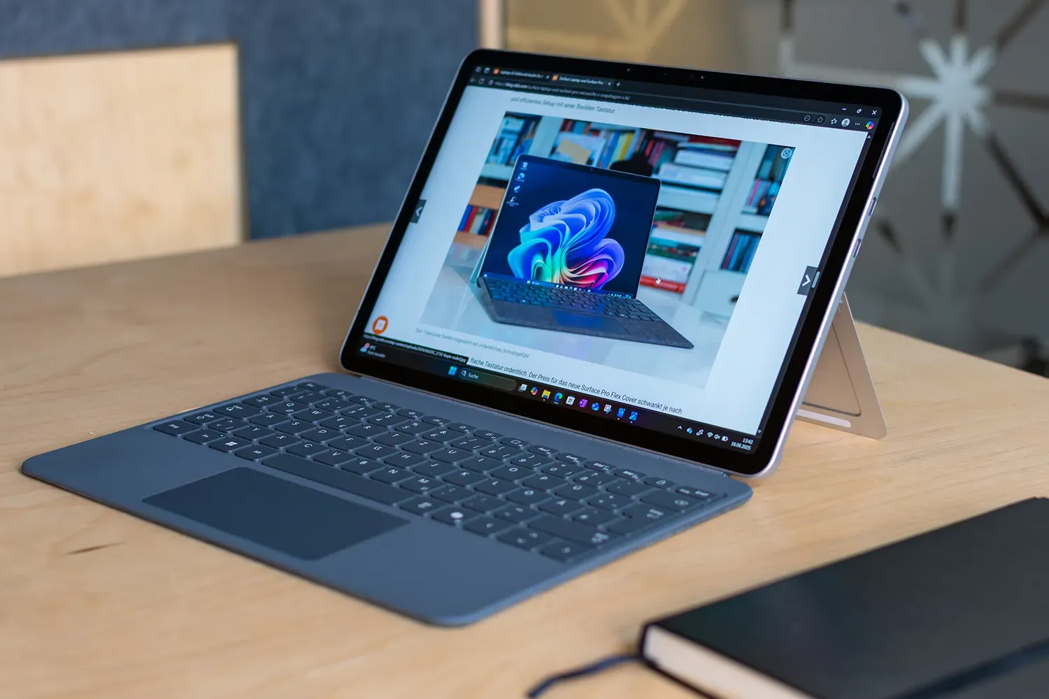 Totale des Surface Pro von schräg rechts vorne